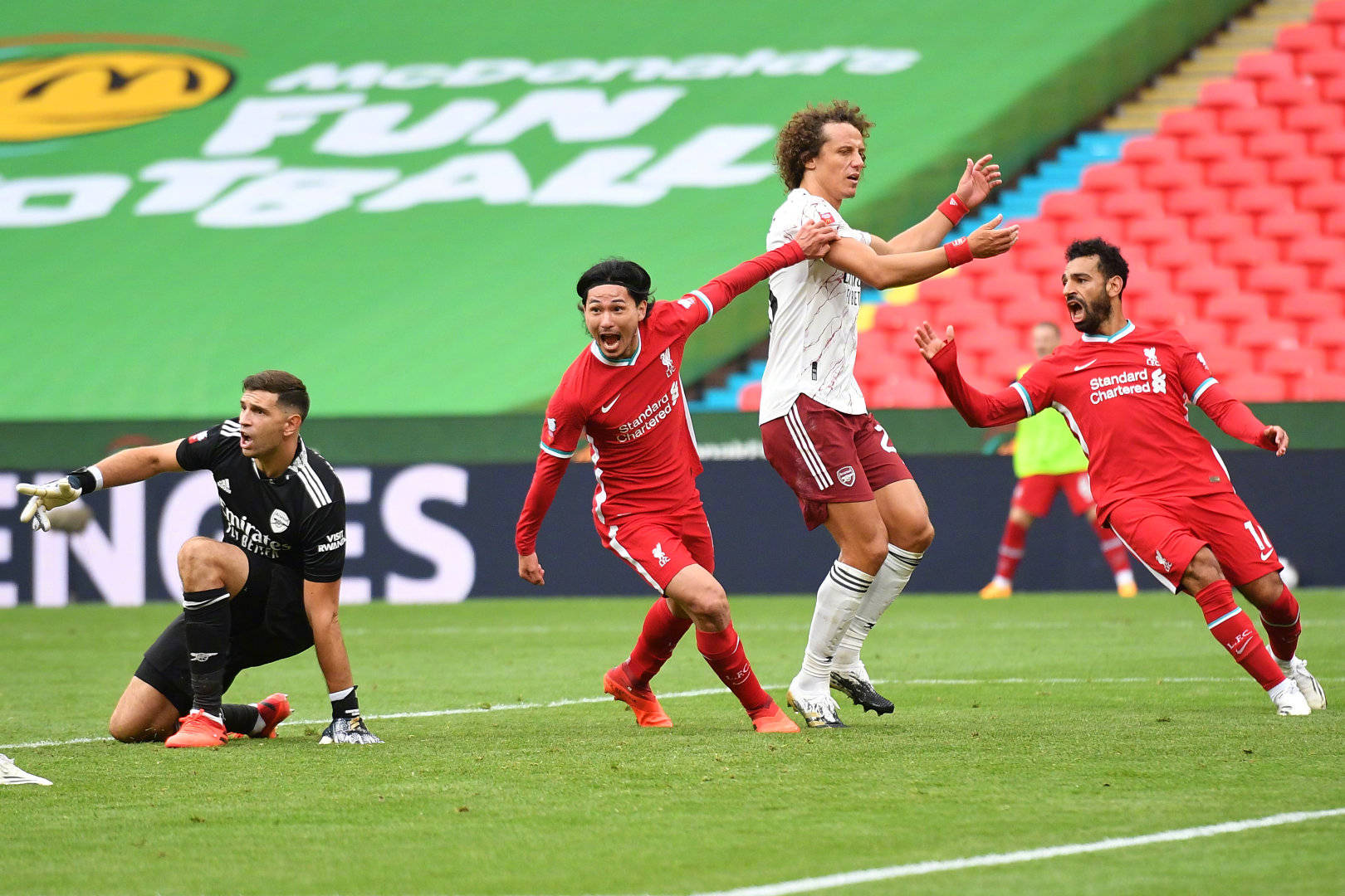 关于社区盾赛程吃紧，阿森纳今晨完成体检，态度坚定，临场指挥获称赞的信息