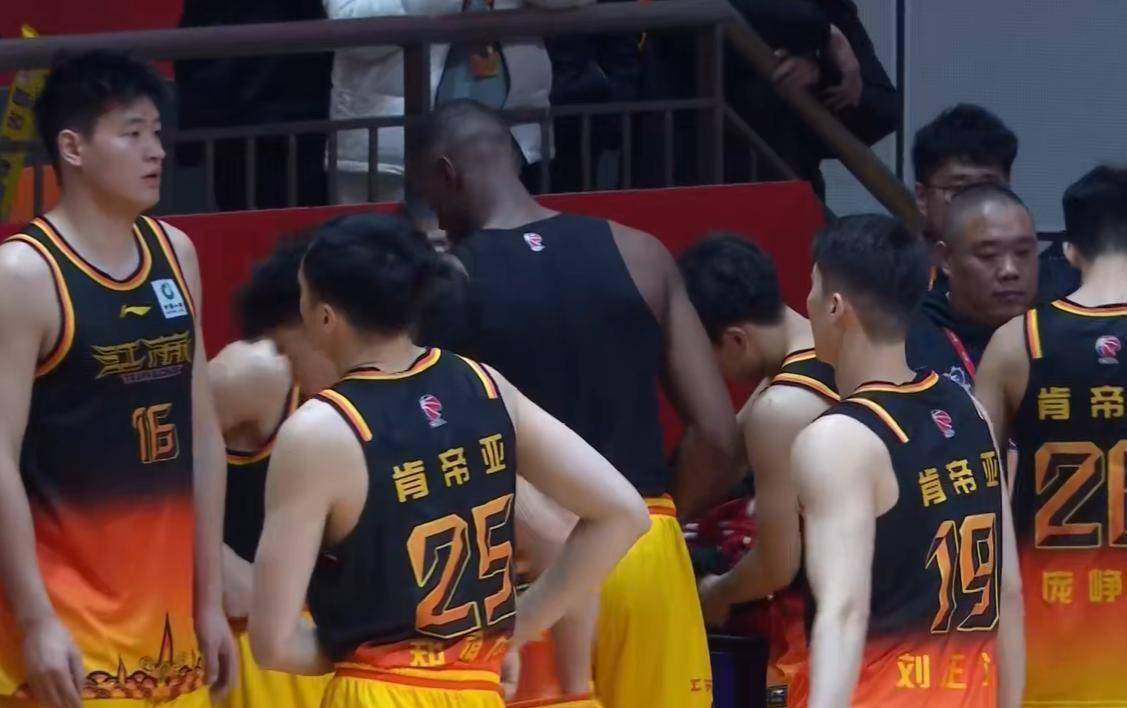 山东泰山加时末段绝杀压哨；志在NBA常规赛名次提升；态度坚定；年轻球员得到机会的简单介绍