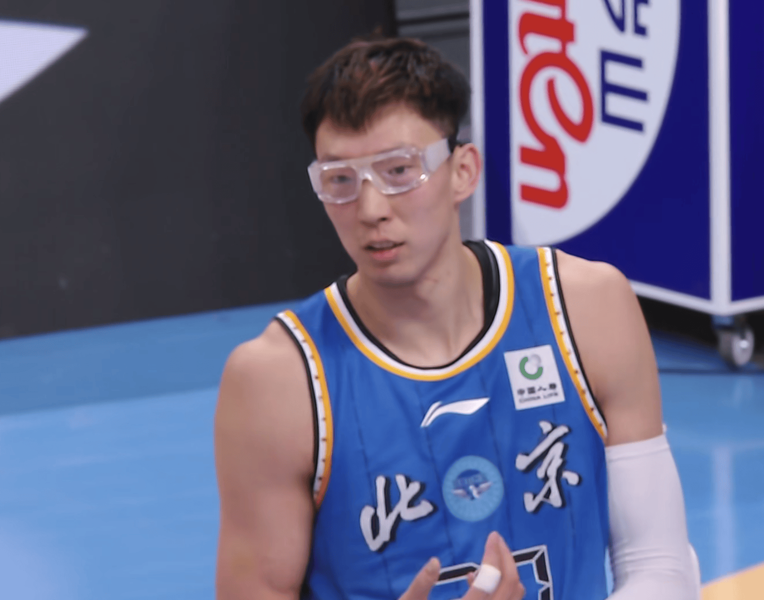 山东泰山加时末段绝杀压哨；志在NBA常规赛名次提升；态度坚定；年轻球员得到机会的简单介绍