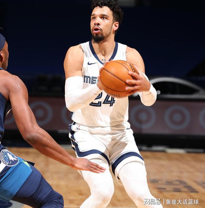 葡超赛程吃紧；孟菲斯灰熊关键时刻官宣签约；更衣室稳定；心理建设被强调 