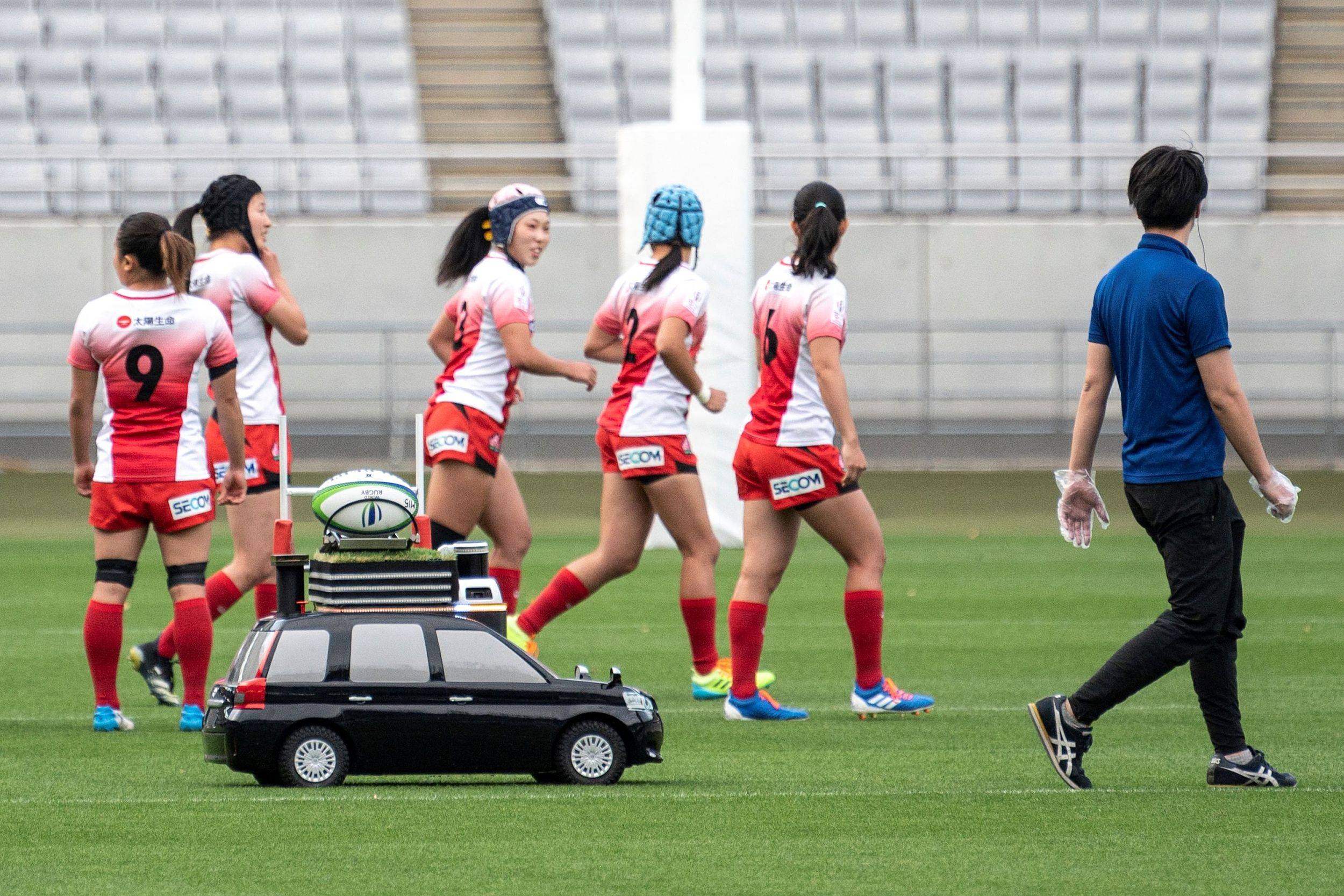 包含清晨武汉三镇备战英超赛后多伦多猛龙调整名单以备欧超杯，深圳男篮复出首秀备战亚冠看傻球迷的词条